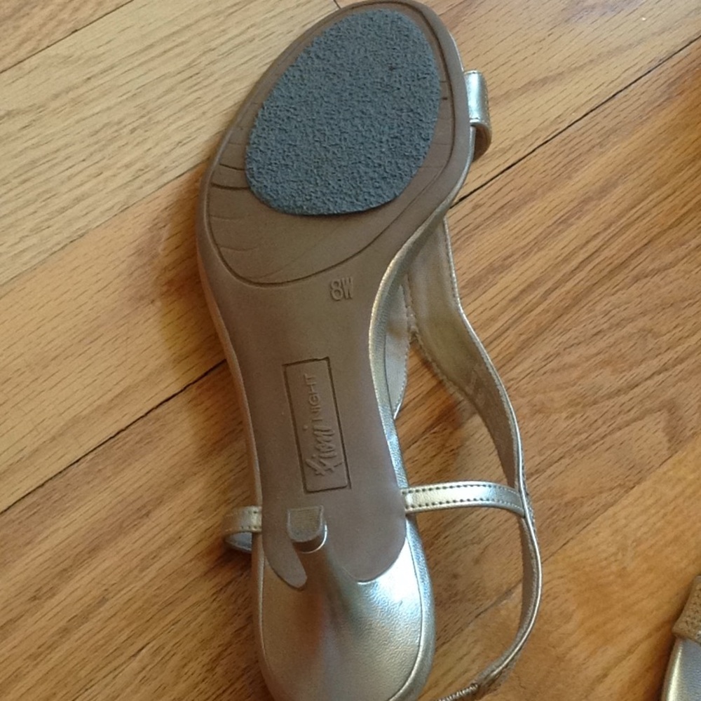 Fioni Night Jemma Gold Sequin Heels Size 8W - Picture 5 of 5